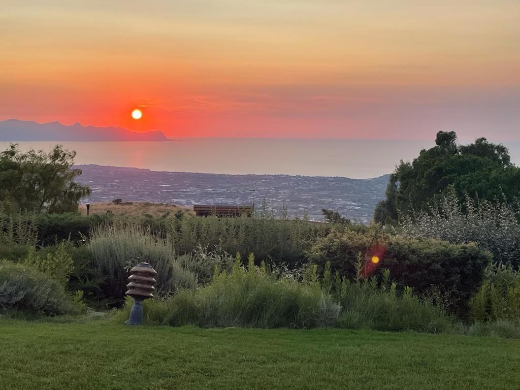 Villa Siciliana Con Piscina E Vista Panoramica Sul Mare 보르게토 외부 사진