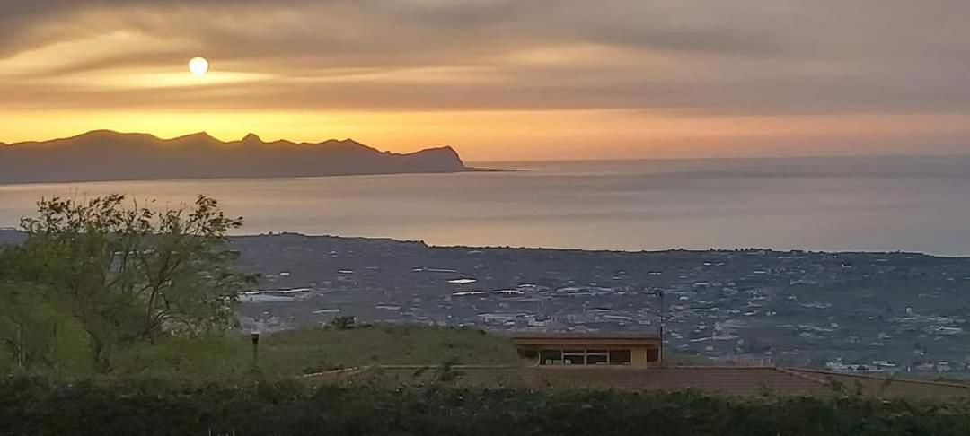 Villa Siciliana Con Piscina E Vista Panoramica Sul Mare 보르게토 외부 사진